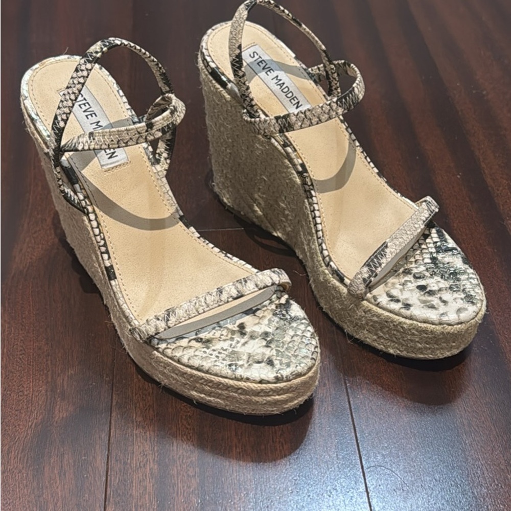 Steve Madden Beige Snakeskin Wedges